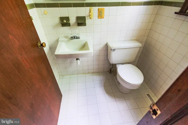 a view of a storage & utility room