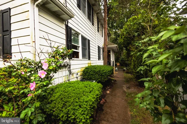 $2,300 | 213 Laurel Avenue, Unit B, Glassboro, NJ 08028