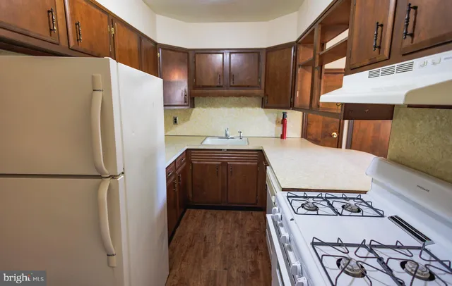 $2,300 | 213 Laurel Avenue, Unit B, Glassboro, NJ 08028