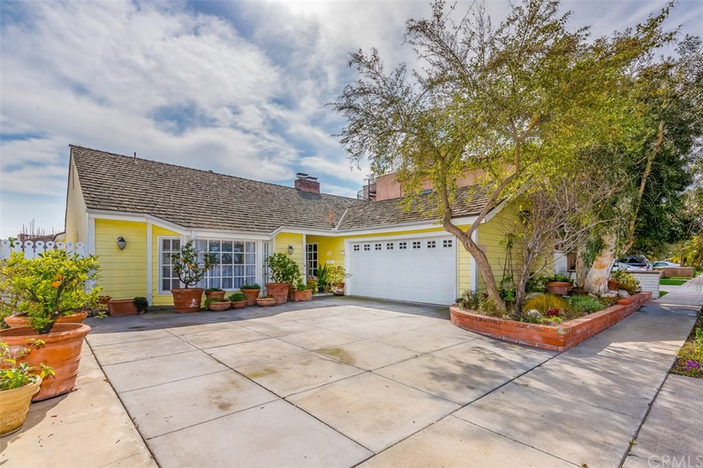 3392 Gilbert Drive Huntington Beach, CA 92649 - Photo 2 of 18