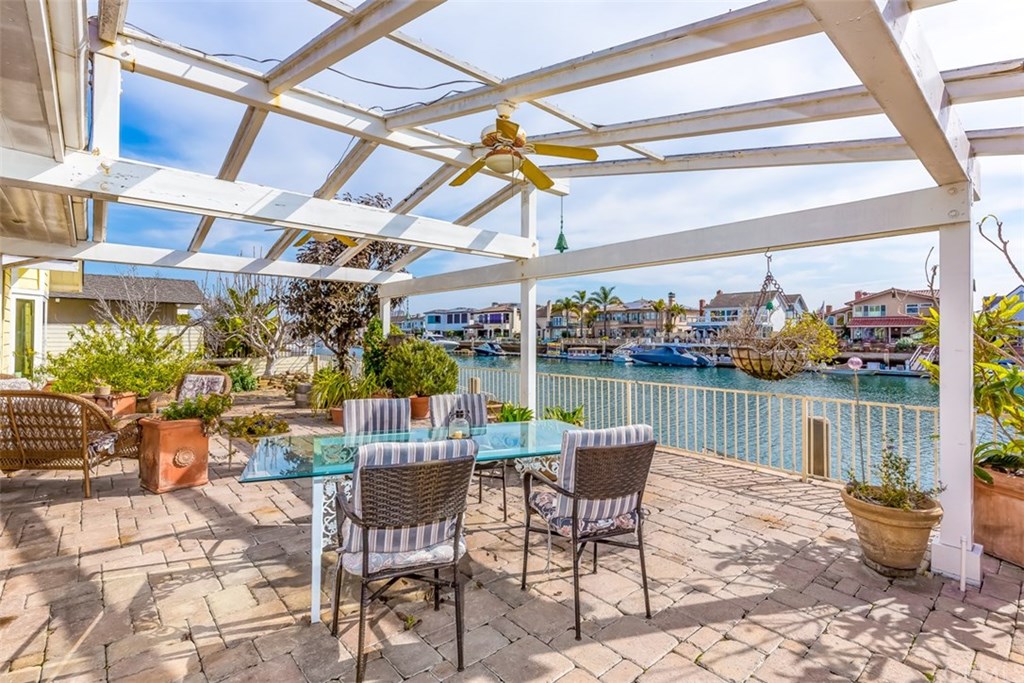 3392 Gilbert Drive Huntington Beach, CA 92649 - Photo 7 of 18