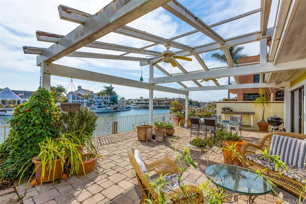 3392 Gilbert Drive Huntington Beach, CA 92649 - Photo 9 of 18