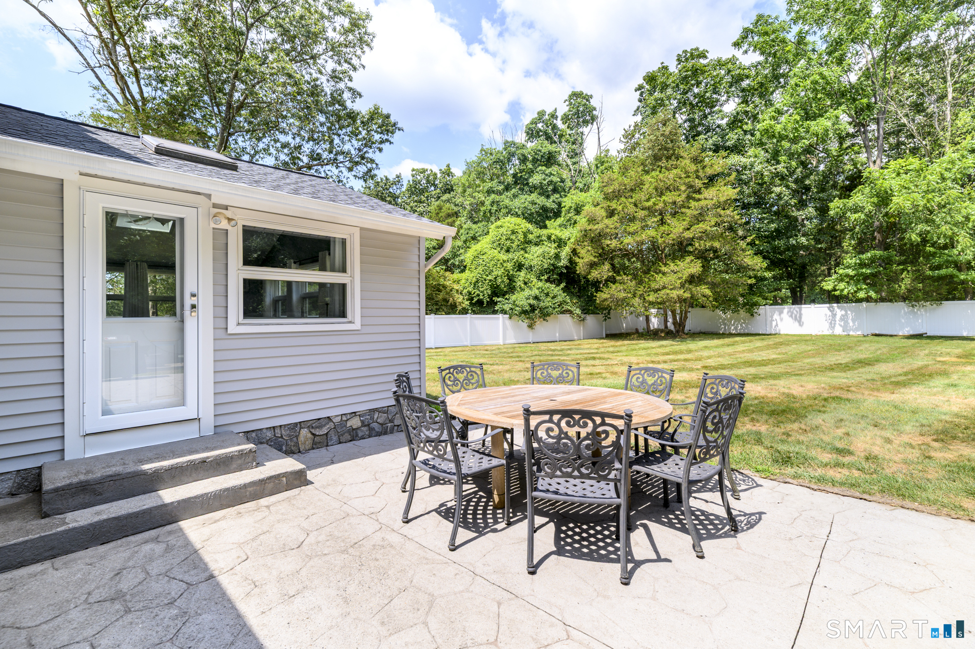 2 Thistle Road Norwalk, CT 06851 - Photo 31 of 39