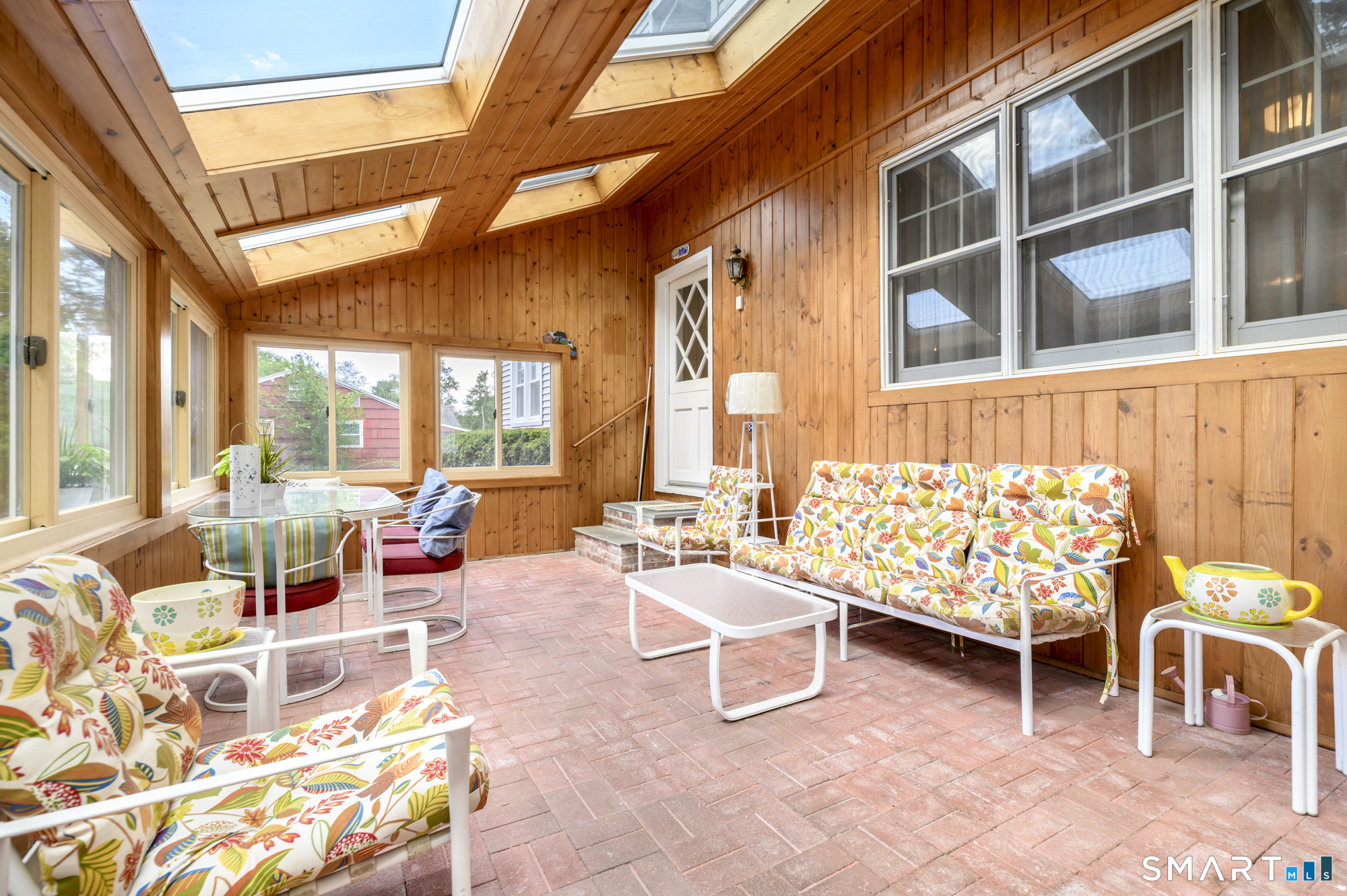 2 Thistle Road Norwalk, CT 06851 - Photo 4 of 39