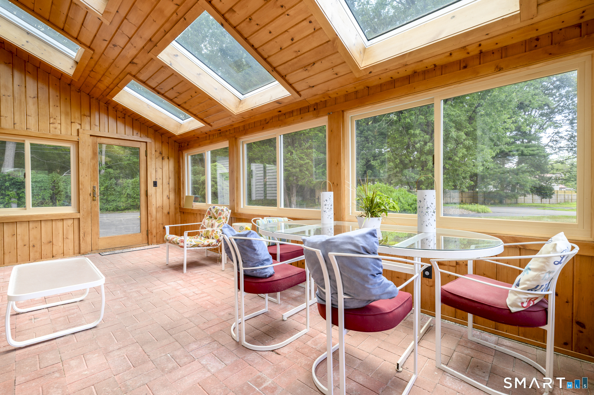 2 Thistle Road Norwalk, CT 06851 - Photo 5 of 39