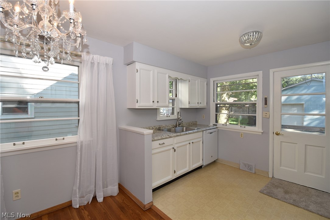 23920 Knickerbocker Road Bay Village, OH 44140 - Photo 6 of 29 Gallery Image 6