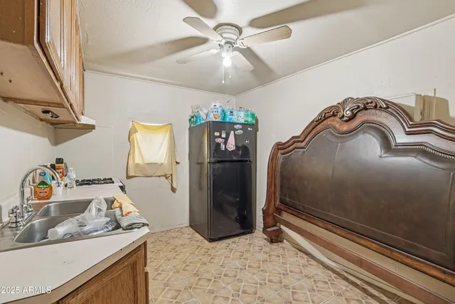 a view of a livingroom with furniture