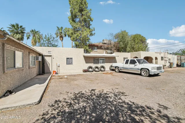 a view of a car park in front of house