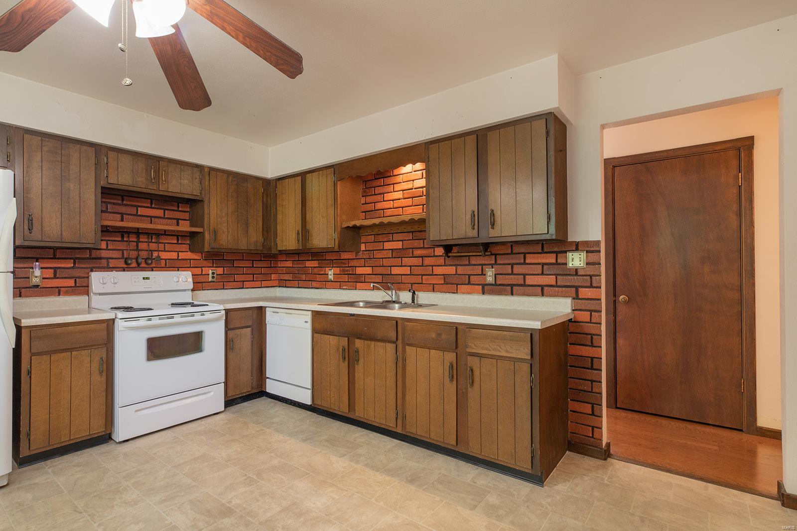 910 Long Branch Road Troy, IL 62294 - Photo 12 of 49 Gallery Image 12