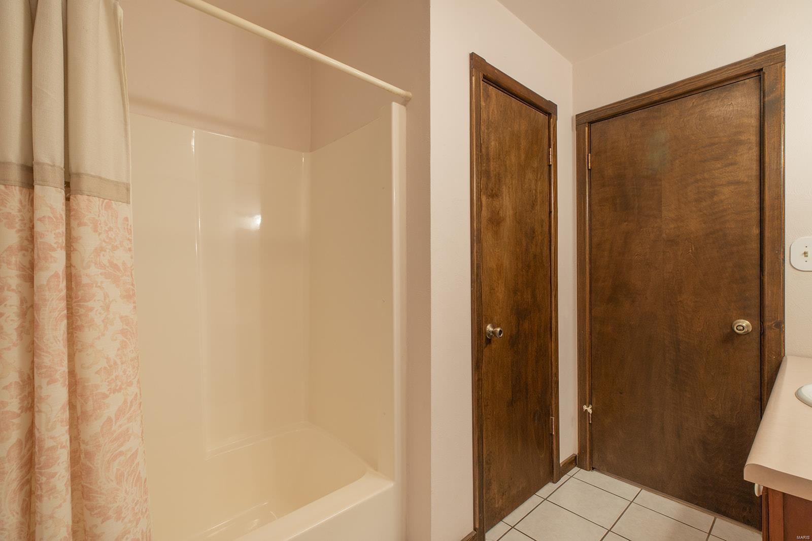 910 Long Branch Road Troy, IL 62294 - Photo 24 of 49 Gallery Image 24