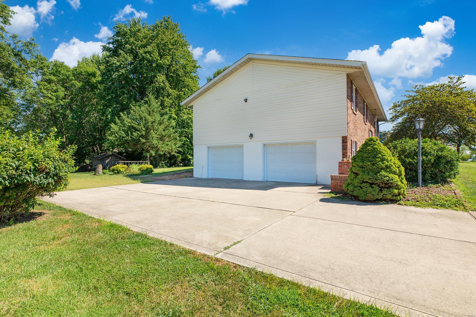 910 Long Branch Road Troy, IL 62294 - Photo 38 of 49 Gallery Image 38