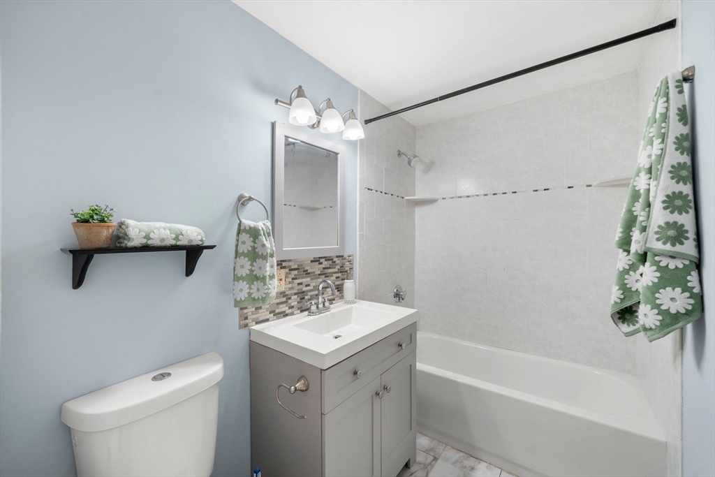 165 R Chestnut Street, Unit 2 Foxboro, MA 02035 - Photo 9 of 17