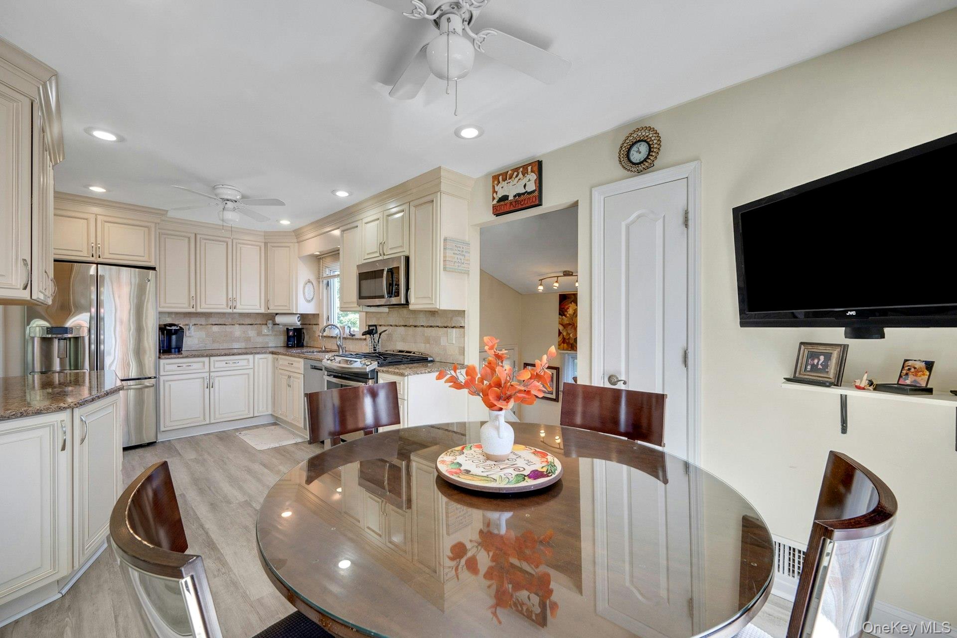 101 Windsor Ovl New Rochelle, NY 10805 - Photo 11 of 48
