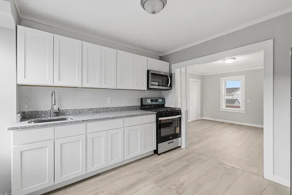 $2,100 | 255 Rodman Street, Unit 3, Fall River, MA 02721