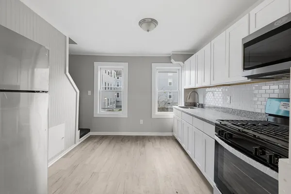 $2,100 | 255 Rodman Street, Unit 3, Fall River, MA 02721