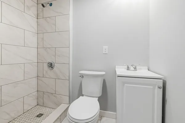 $2,100 | 255 Rodman Street, Unit 3, Fall River, MA 02721