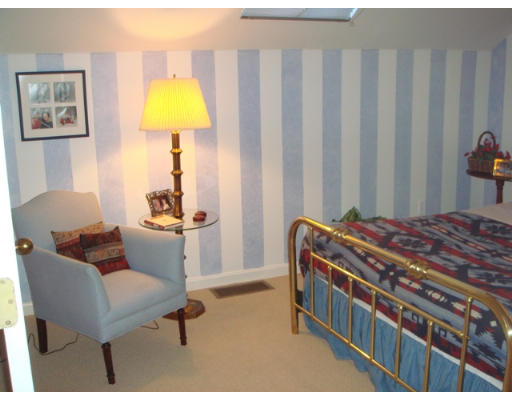 63 Garden Road, Unit G5 Wellesley, MA 02481 - Photo 16 of 19 a bedroom with a bed and a lamp on table