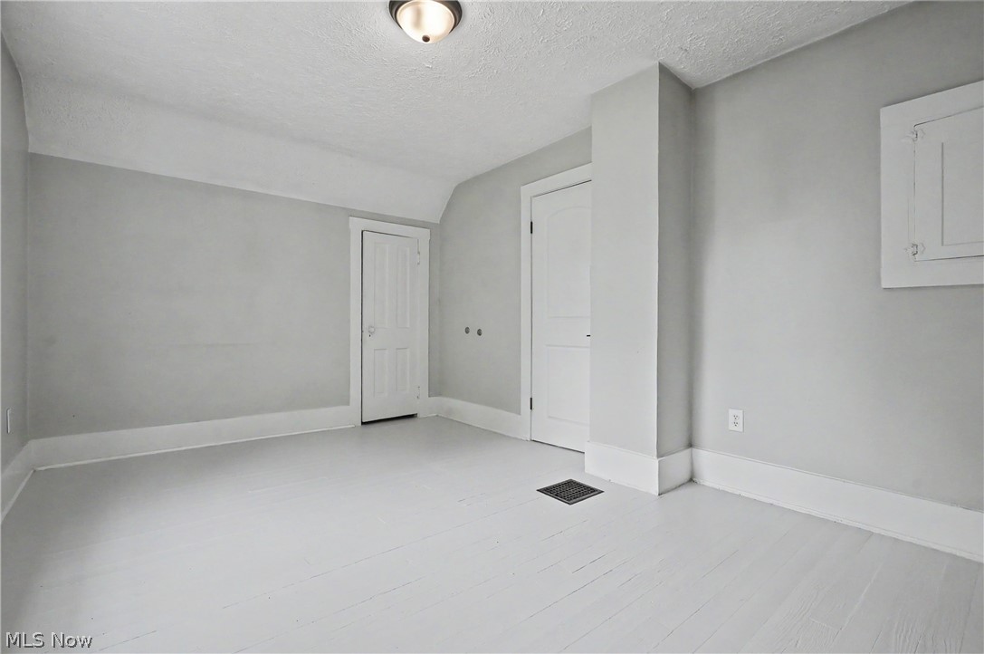 1010 Sawyer Avenue Akron, OH 44310 - Photo 17 of 29