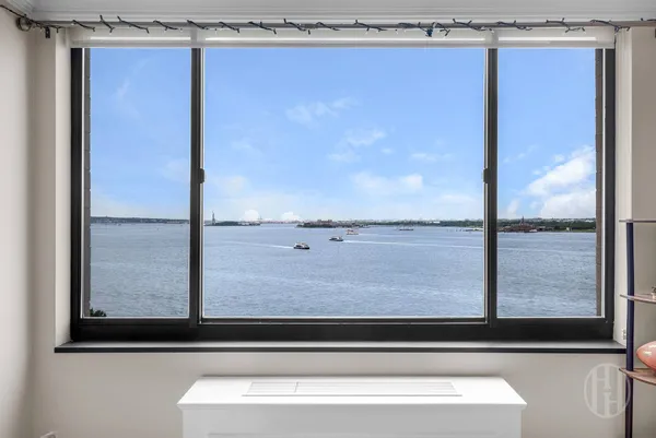 $760,000 | 377 Rector Place, Unit 10L | Battery Park City
