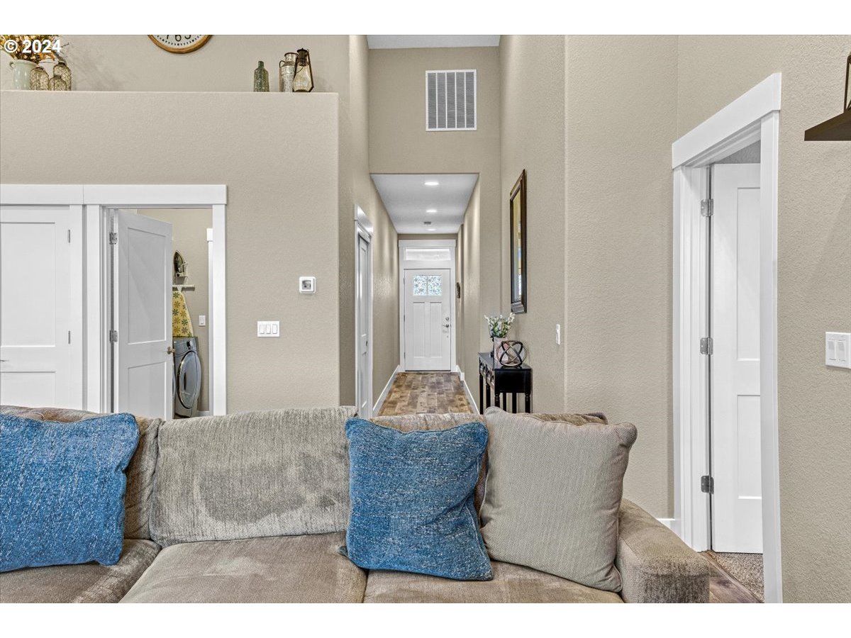 1071 Chestnut Street Independence, OR 97351 - Photo 10 of 39 Gallery Image 10