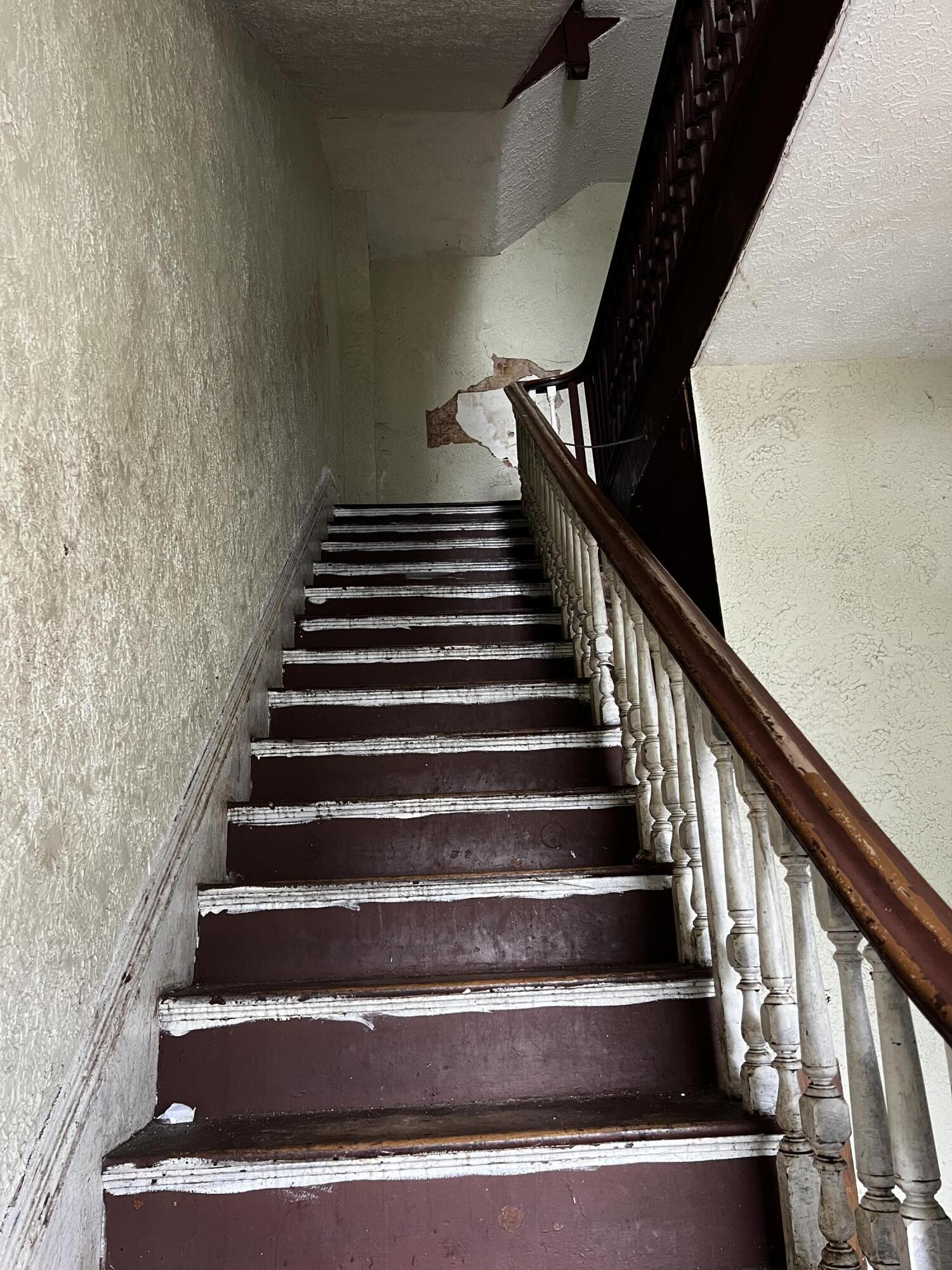 155 Pine Street Lewiston, ME 04240 - Photo 11 of 28 IMG_4100