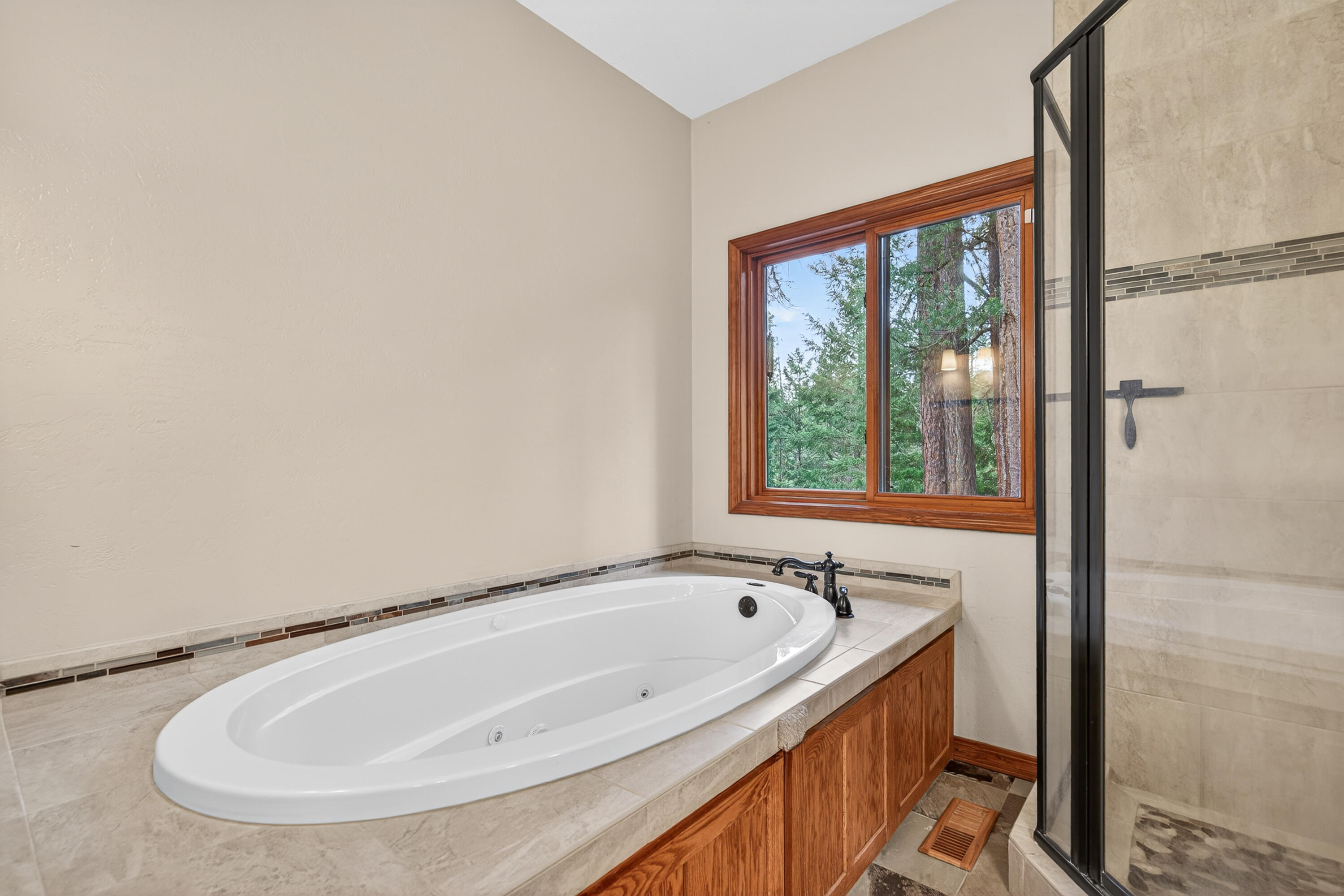 2365 Eastside Road Jacksonville, OR 97530 - Photo 22 of 69 25-23
