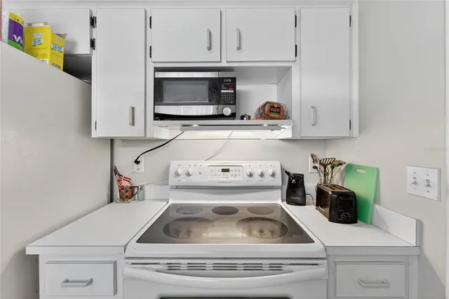 $350,000 | 204 Sugar Creek Drive, Plant City, FL 33563