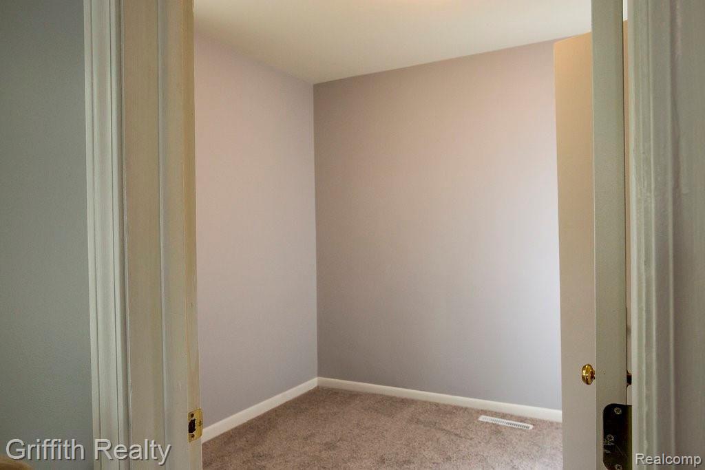10125 Crouse Road Hartland, MI 48353 - Photo 29 of 35 Entry level bedroom #2