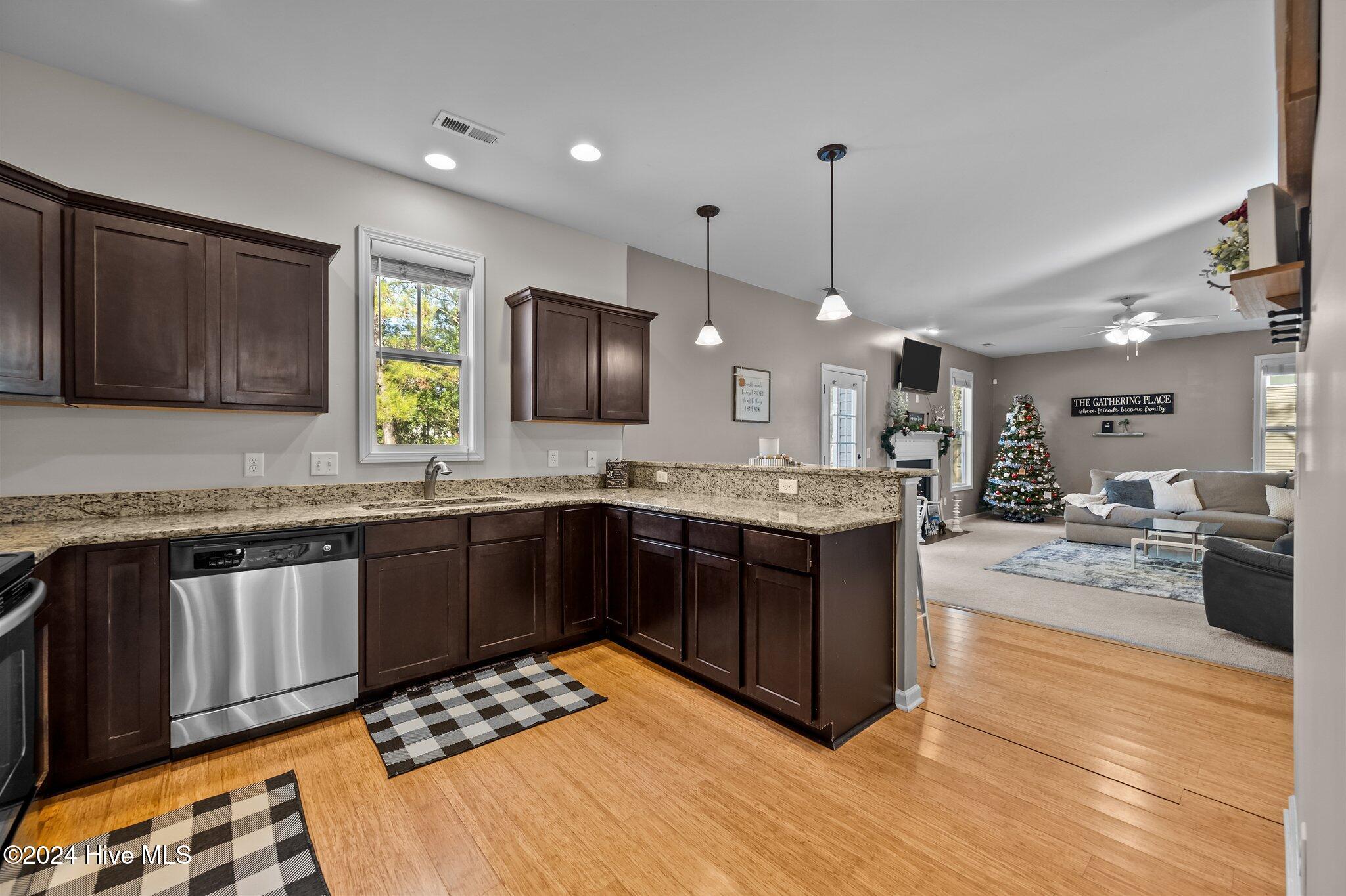 110 Roughleaf Trail Hampstead, NC 28443 - Photo 8 of 52 Kitchen