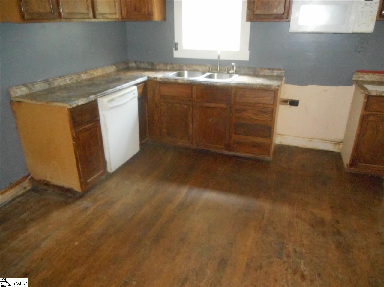 2271 Fews Chapel Road Greer, SC 29651 - Photo 3 of 10