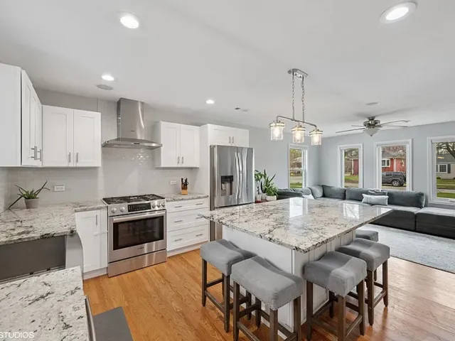 $3,200 | 638 South Oakland Avenue, Villa Park, IL 60181