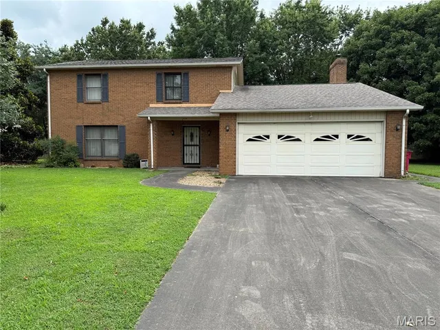 $219,000 | 217 Foust Drive, Sikeston, MO 63801