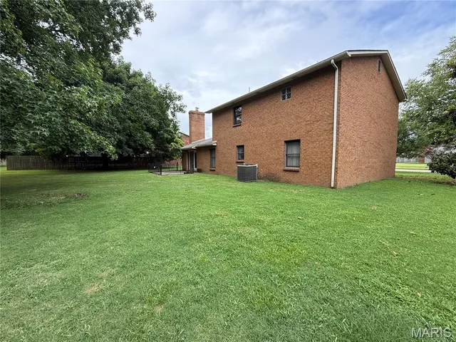 $219,000 | 217 Foust Drive, Sikeston, MO 63801