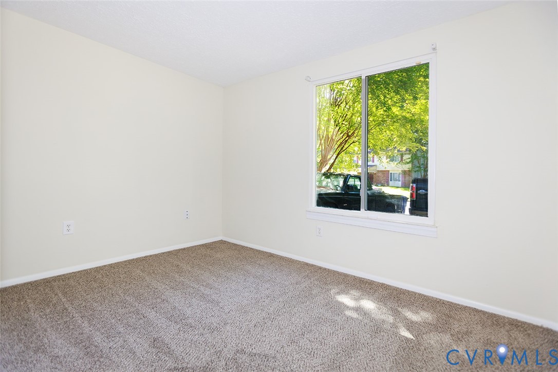 925 Fluvanna Road Newport News, VA 23601 - Photo 19 of 25 an empty room with a window