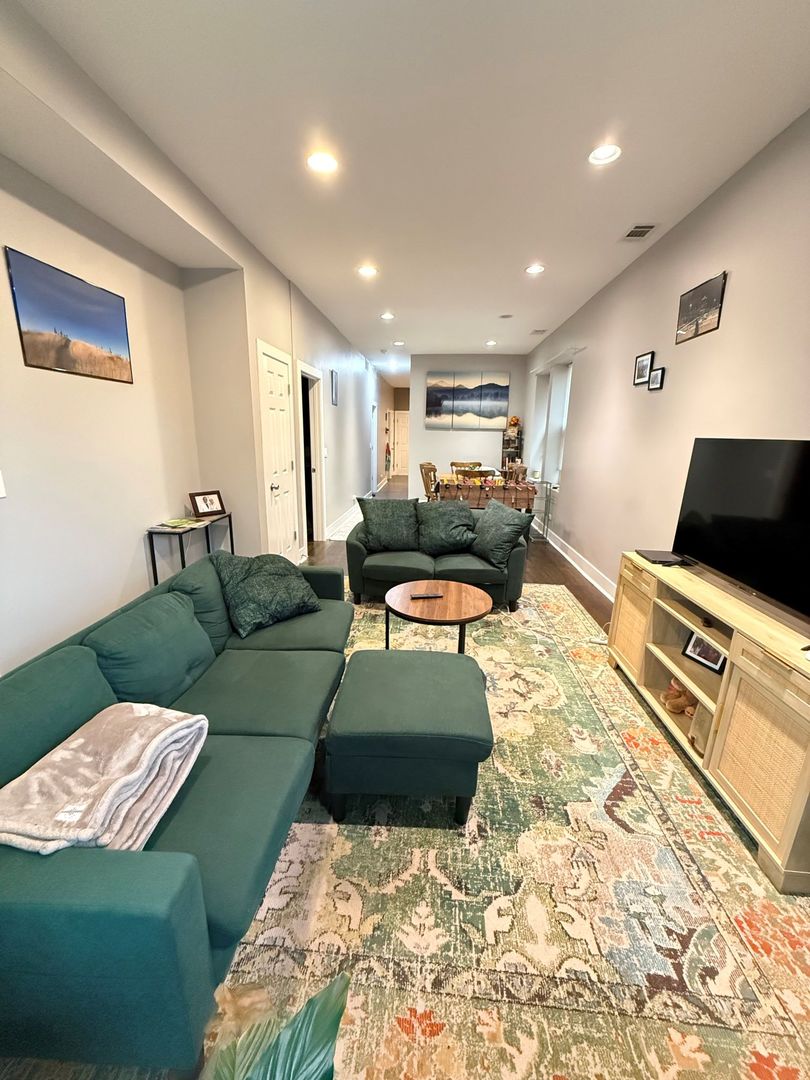 1019 North Ridgeway Avenue, Unit 1 Chicago, IL 60651 - Photo 4 of 22