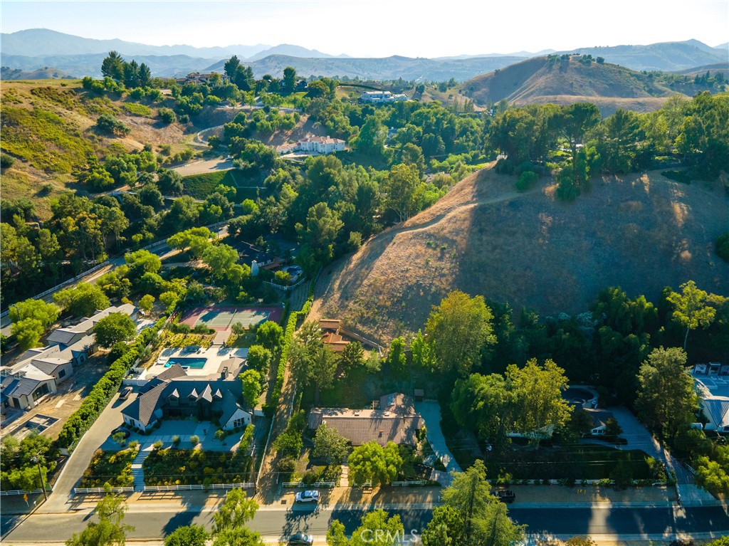 5535 Jed Smith Road Hidden Hills, CA 91302 - Photo 22 of 25