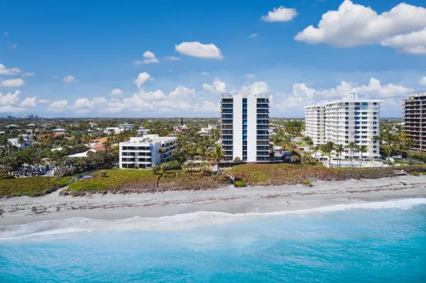 $900,000 | 450 Ocean Drive, Unit 404, Juno Beach, FL 33408