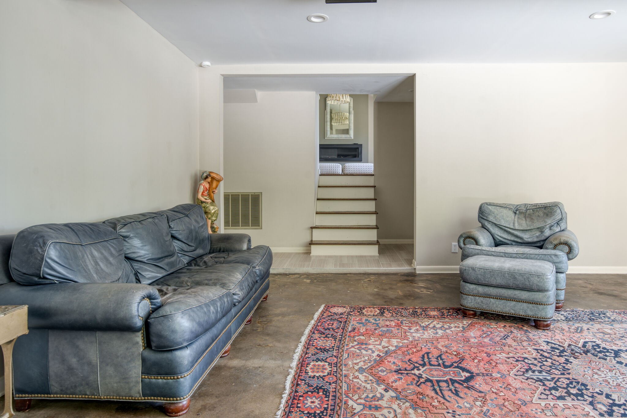 4134 West Hamilton Road Nashville, TN 37218 - Photo 16 of 35 a living room with furniture and a rug