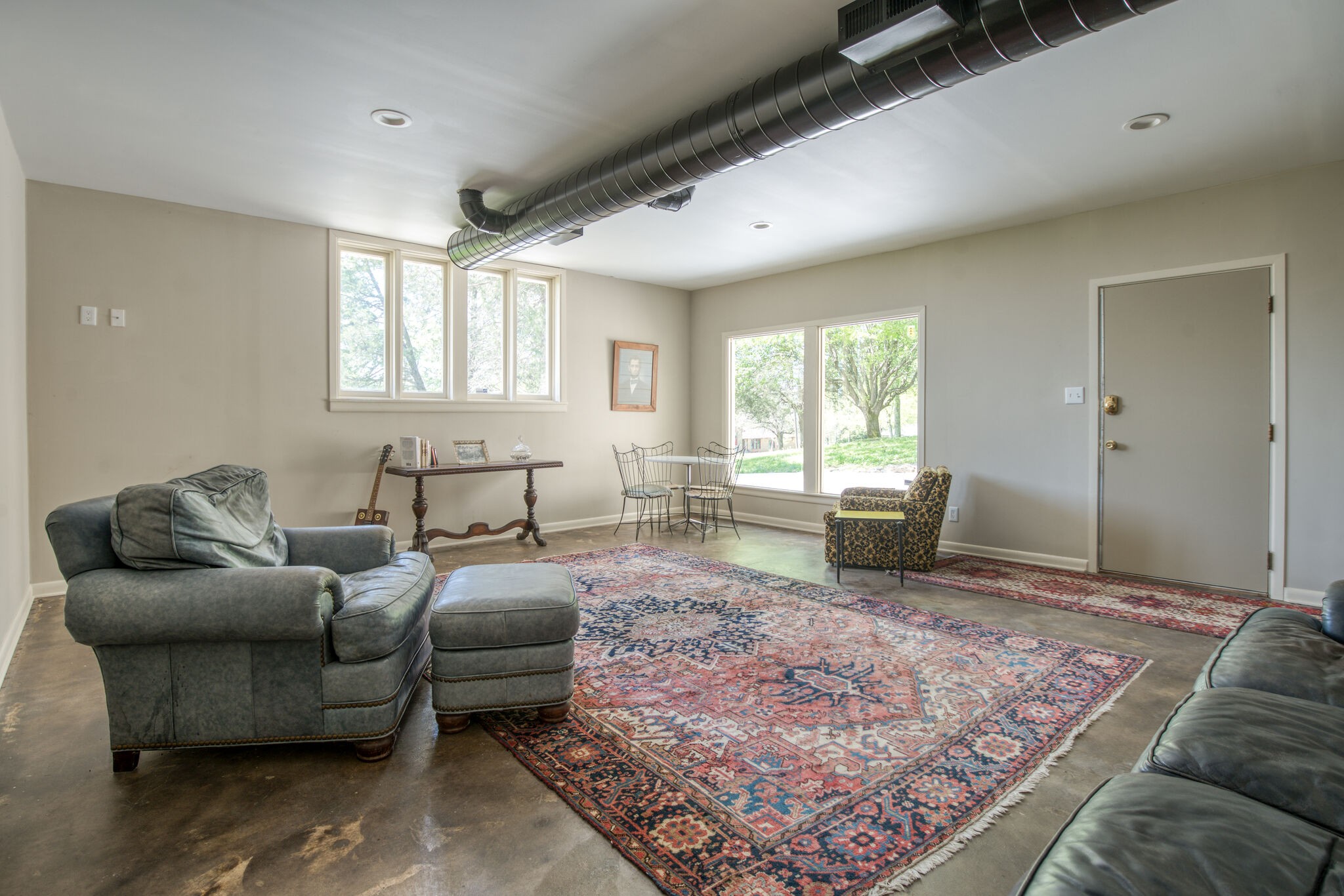 4134 West Hamilton Road Nashville, TN 37218 - Photo 17 of 35 a living room with furniture and a rug