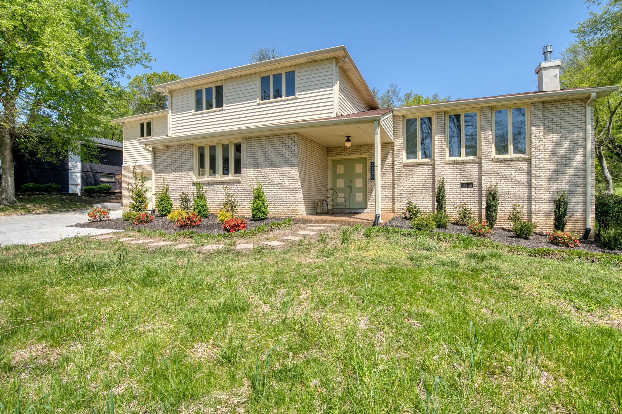 4134 West Hamilton Road Nashville, TN 37218 - Photo 2 of 35 a front view of a house with a yard