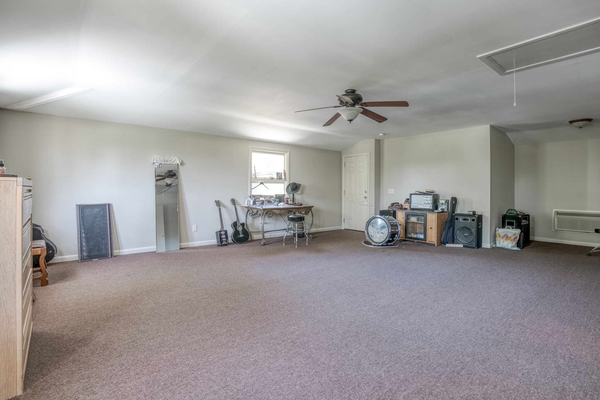 4134 West Hamilton Road Nashville, TN 37218 - Photo 29 of 35 a view of a livingroom with furniture and a ceiling fan