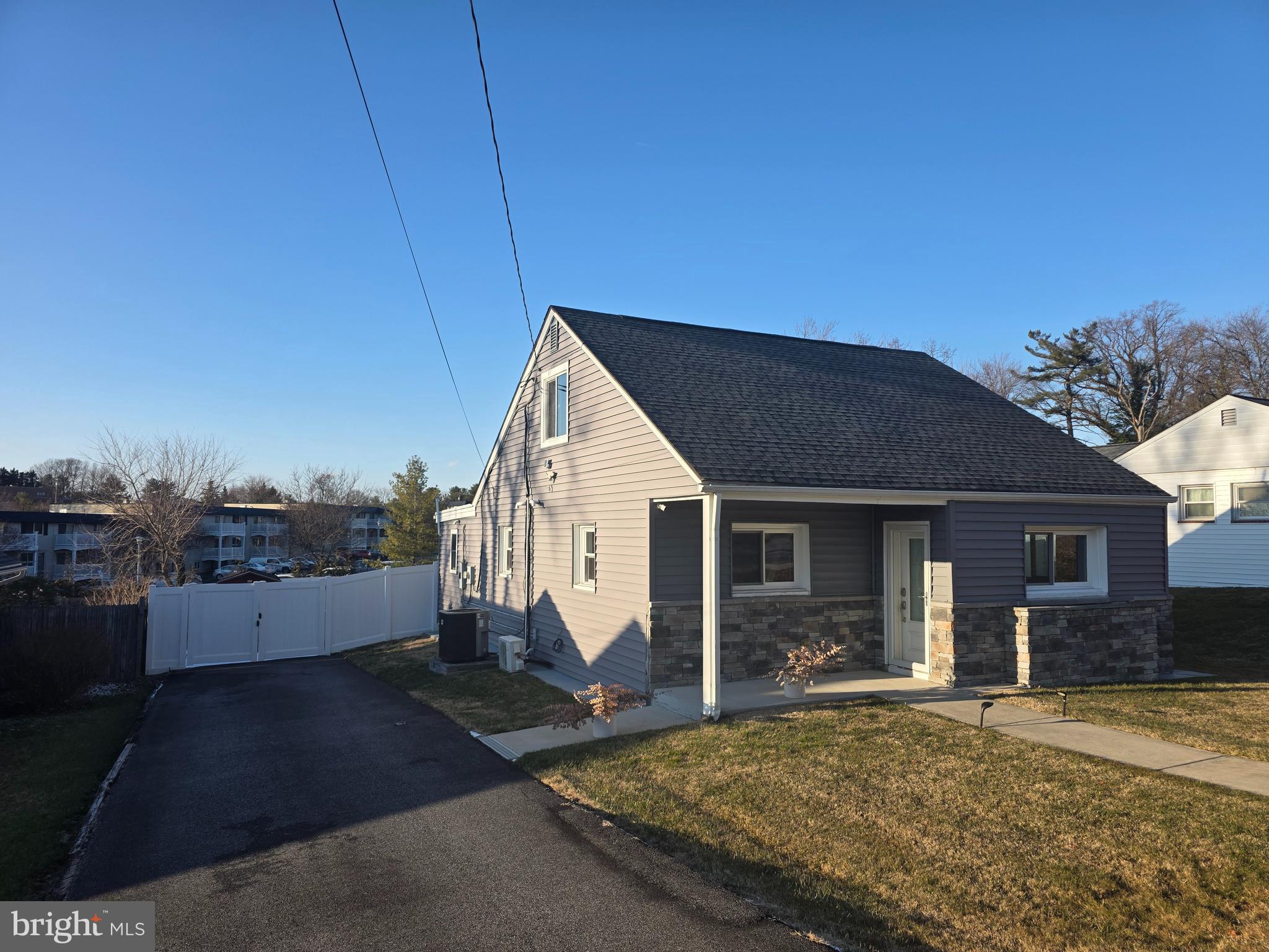 7928 Rolling View Avenue Baltimore, MD 21236 - Photo 2 of 15