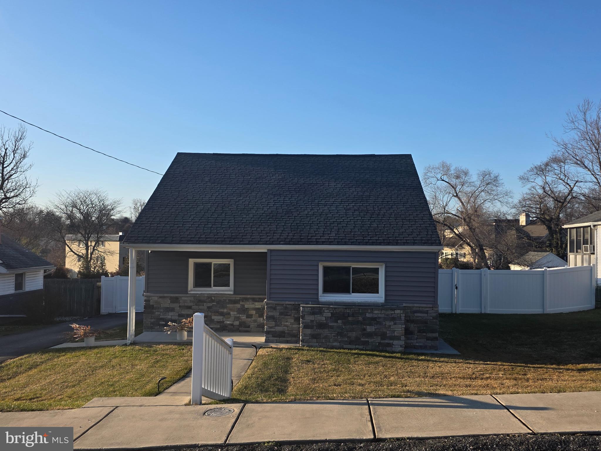 7928 Rolling View Avenue Baltimore, MD 21236 - Photo 3 of 15