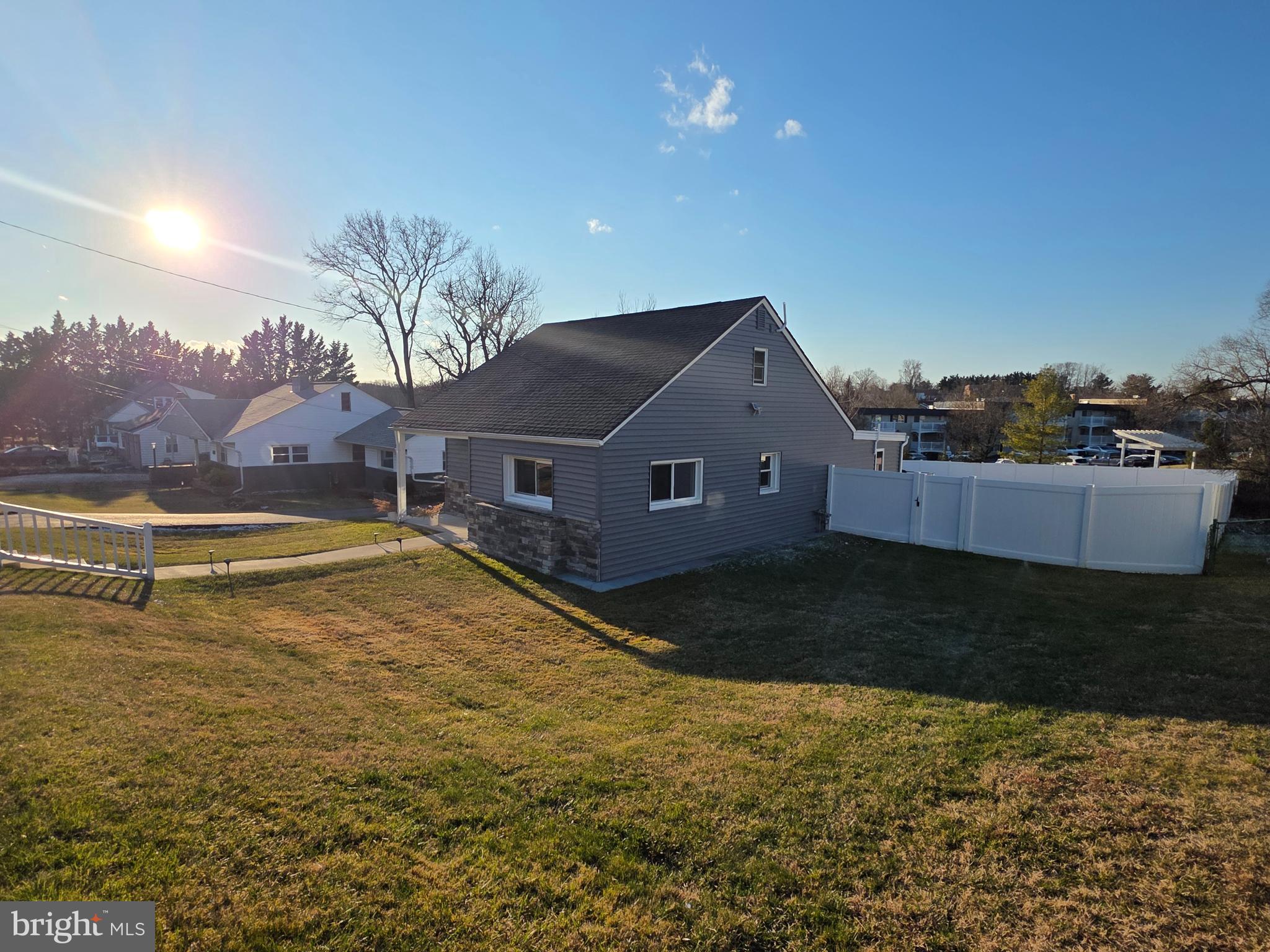 7928 Rolling View Avenue Baltimore, MD 21236 - Photo 4 of 15