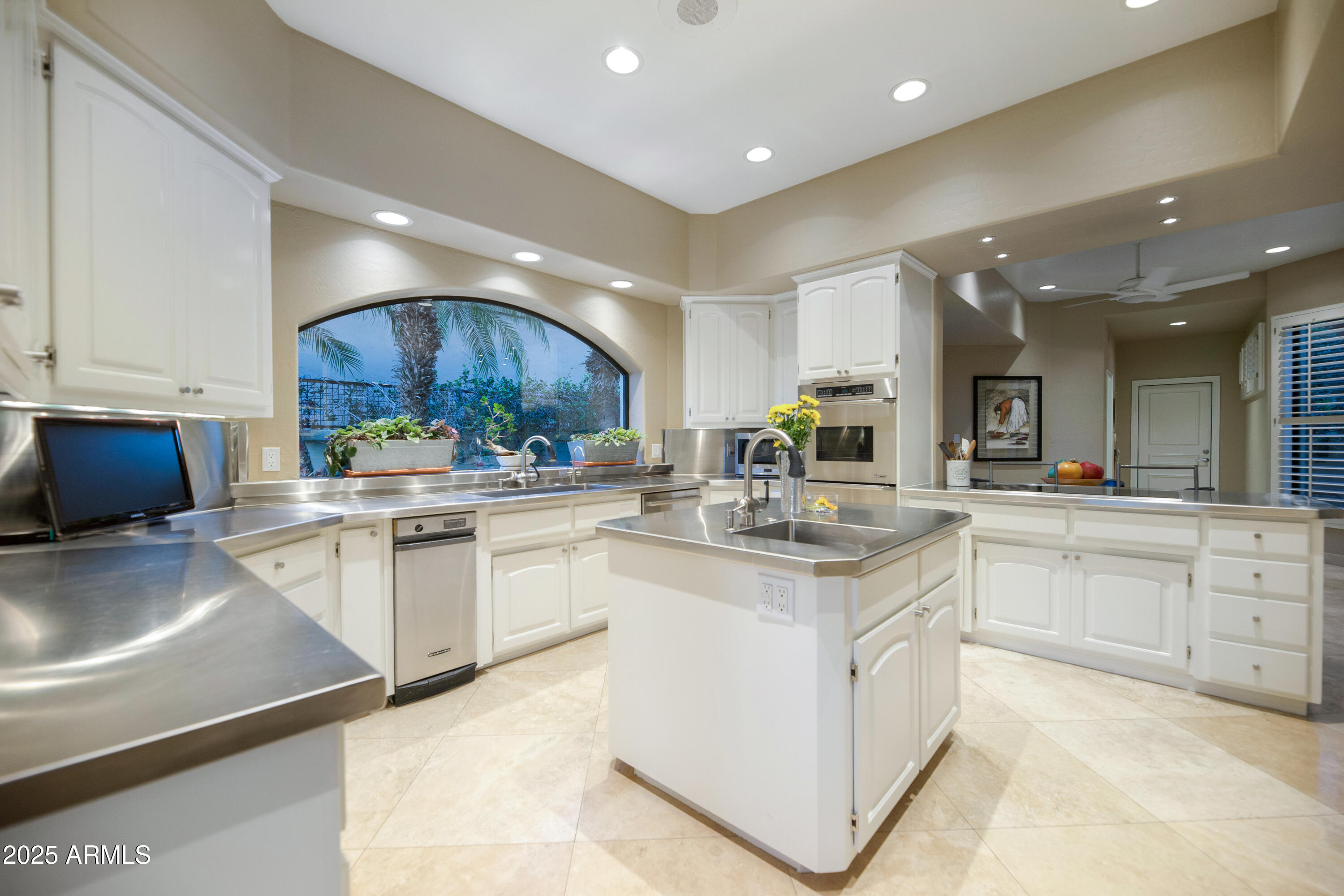 7878 East Gainey Ranch Road, Unit 35 Scottsdale, AZ 85258 - Photo 14 of 48 Kitchen with Island