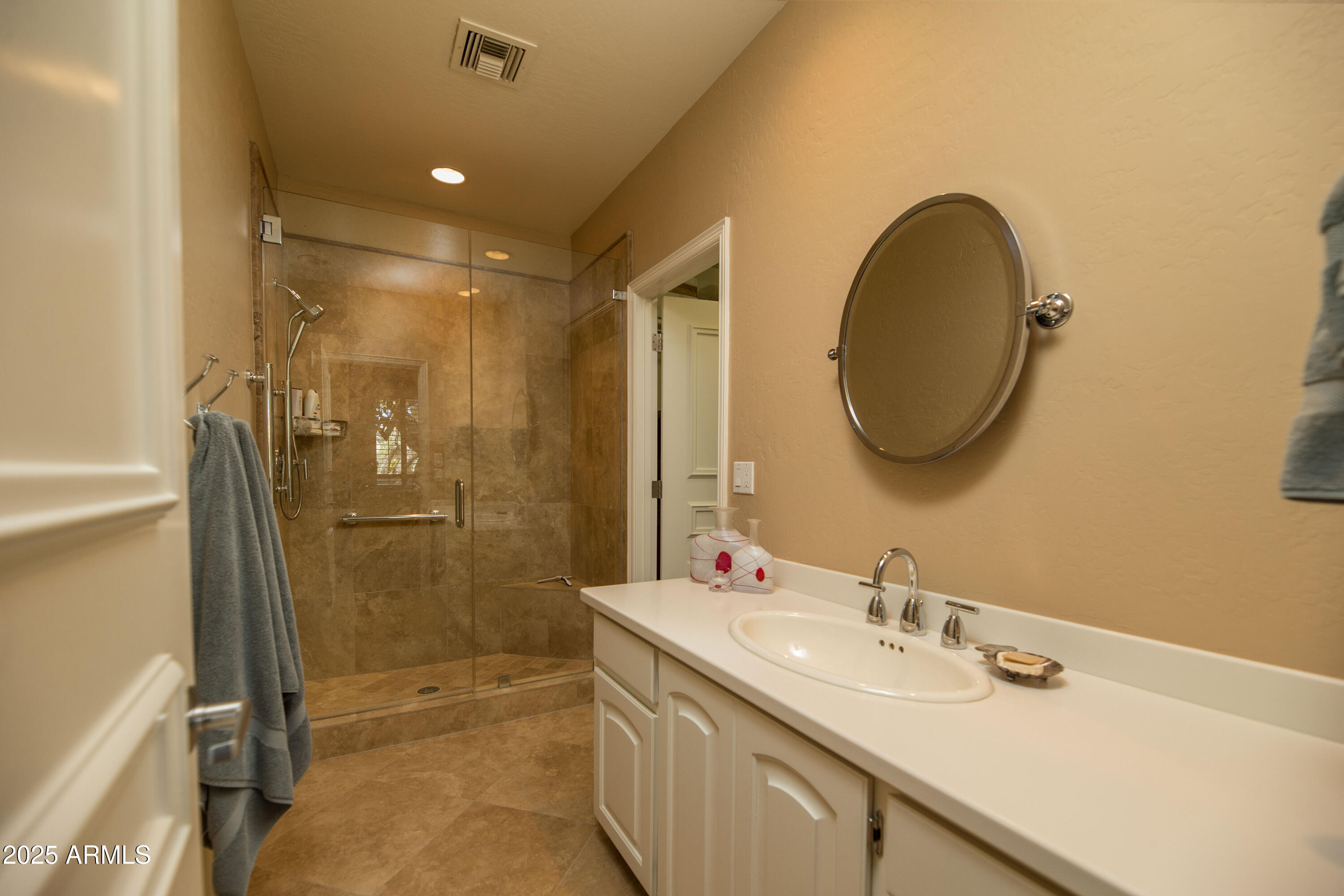 7878 East Gainey Ranch Road, Unit 35 Scottsdale, AZ 85258 - Photo 19 of 48 Main Floor En Suite Bath