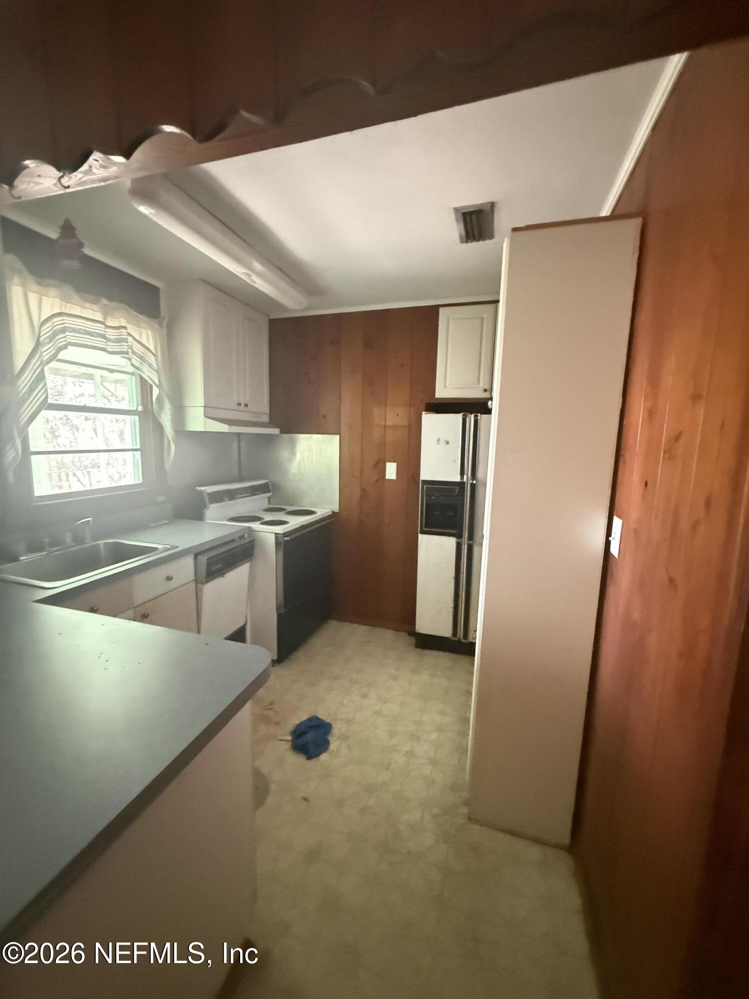 7873 State Road 21 Keystone Heights, FL 32656 - Photo 11 of 16 a view of a kitchen with a sink