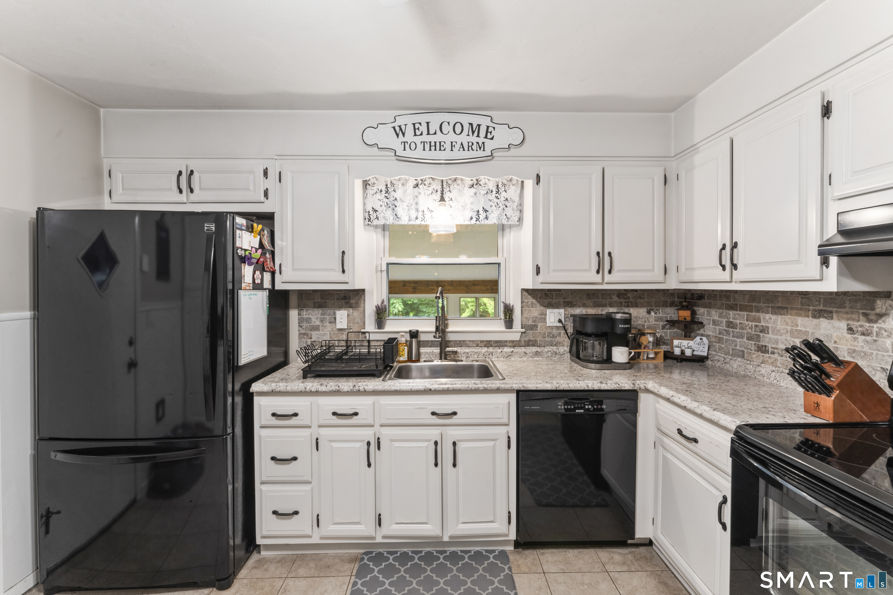 55 Ridgefield Drive Stratford, CT 06614 - Photo 11 of 33