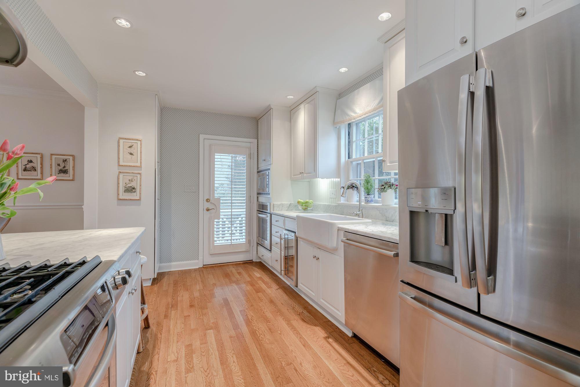 5301 Elliott Road Bethesda, MD 20816 - Photo 8 of 24 Main Level - Eat-In Kitchen