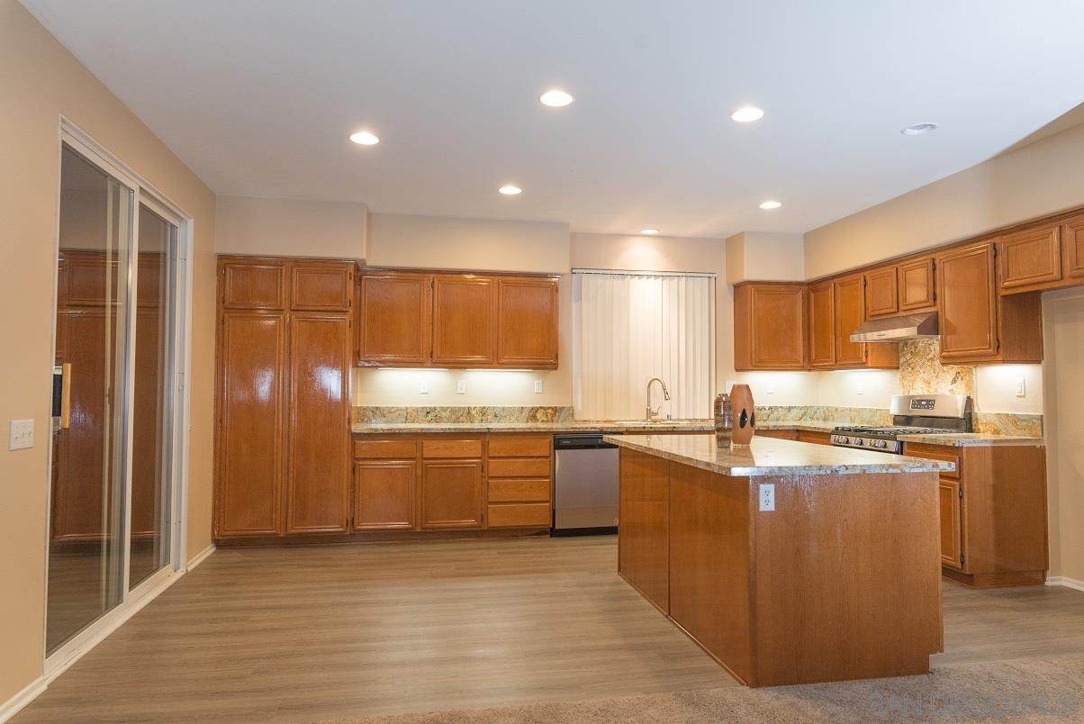 168 Alabaster Loop Perris, CA 92570 - Photo 3 of 18